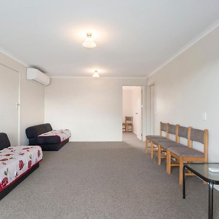 Rainbow Lake House - Lake Taupo Holiday Home Екстериор снимка