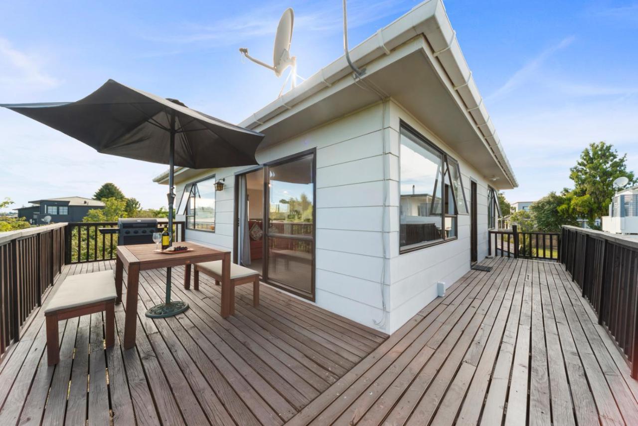 Rainbow Lake House - Lake Taupo Holiday Home Екстериор снимка