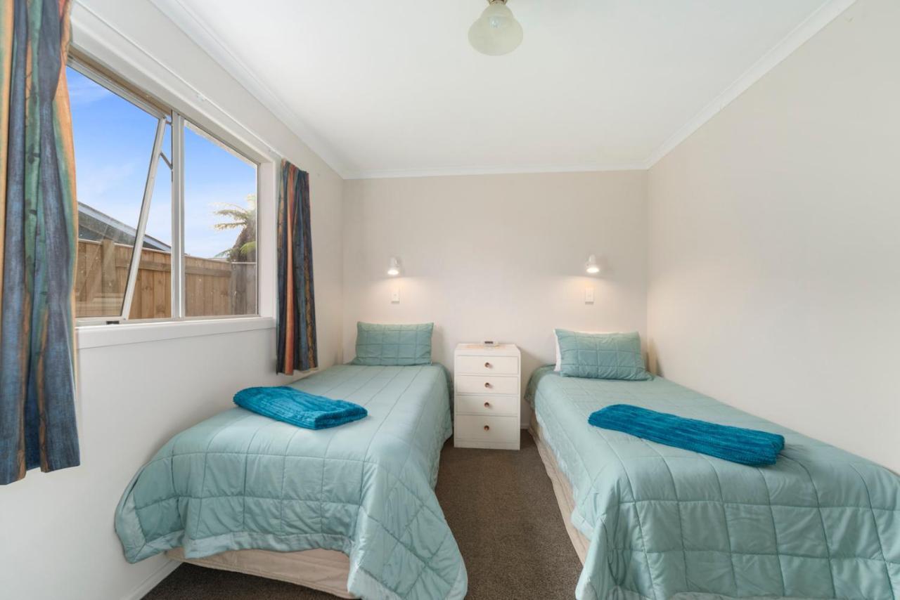 Rainbow Lake House - Lake Taupo Holiday Home Екстериор снимка