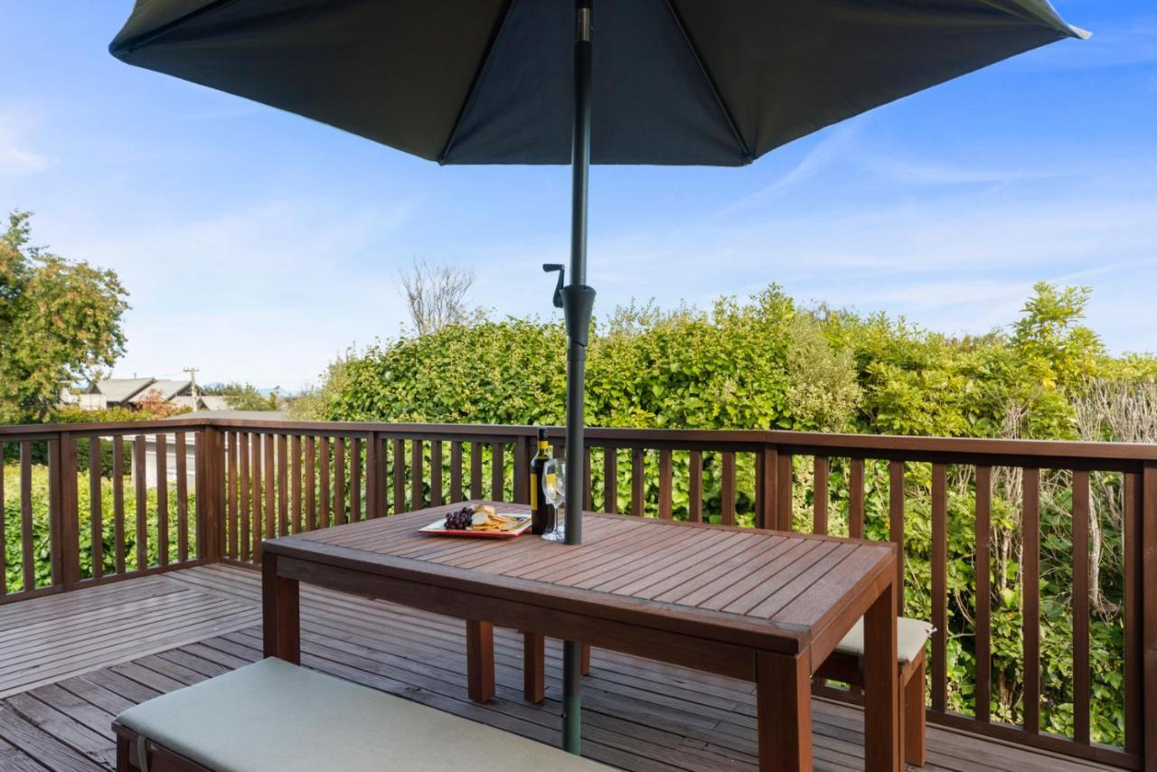 Rainbow Lake House - Lake Taupo Holiday Home Екстериор снимка